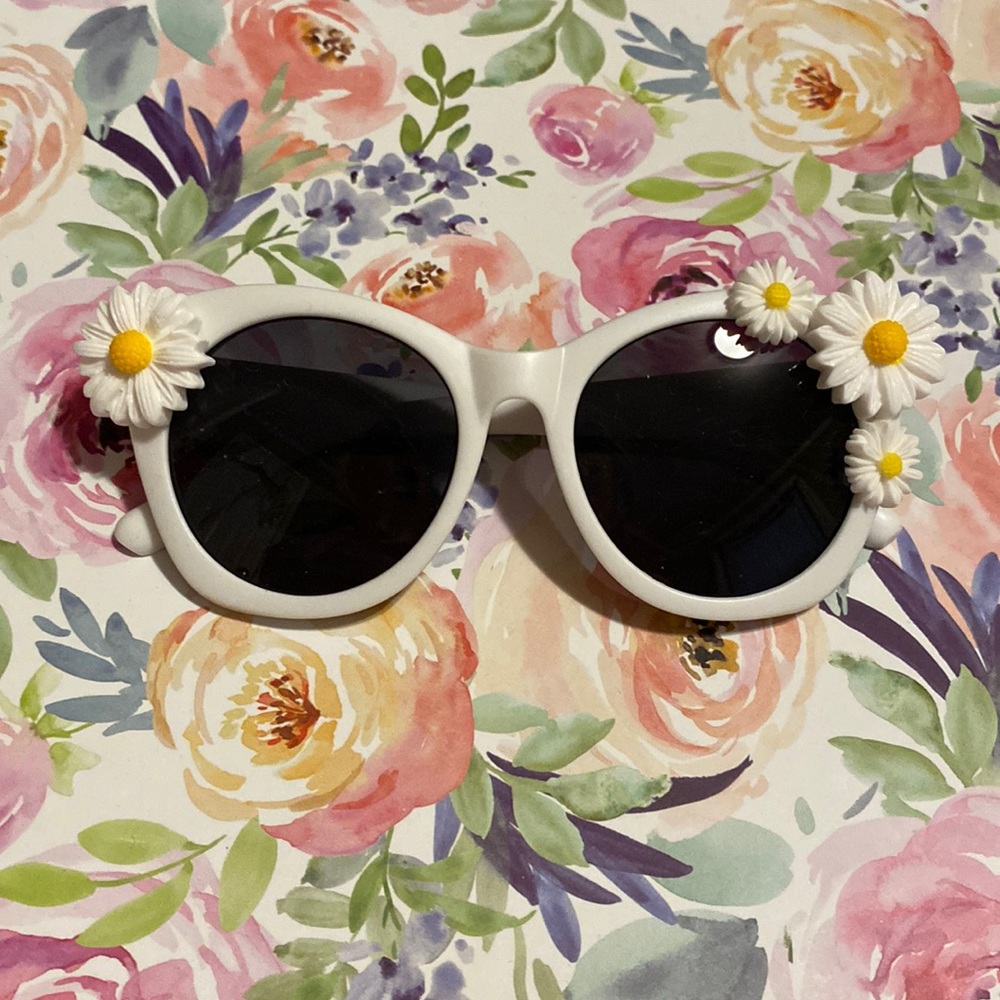 Girls white daisy sunglasses